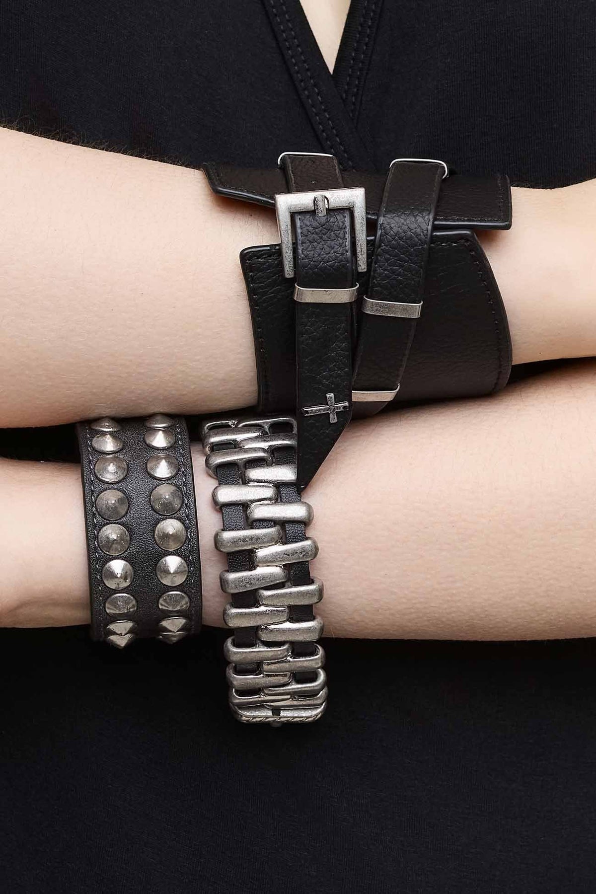 Cruel Bracelet Set